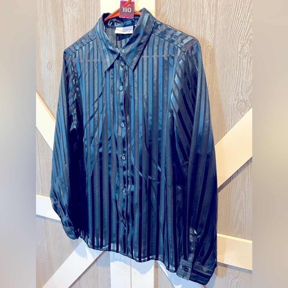 190. Jaclyn Smith Classic Ladies Striped Blouse M